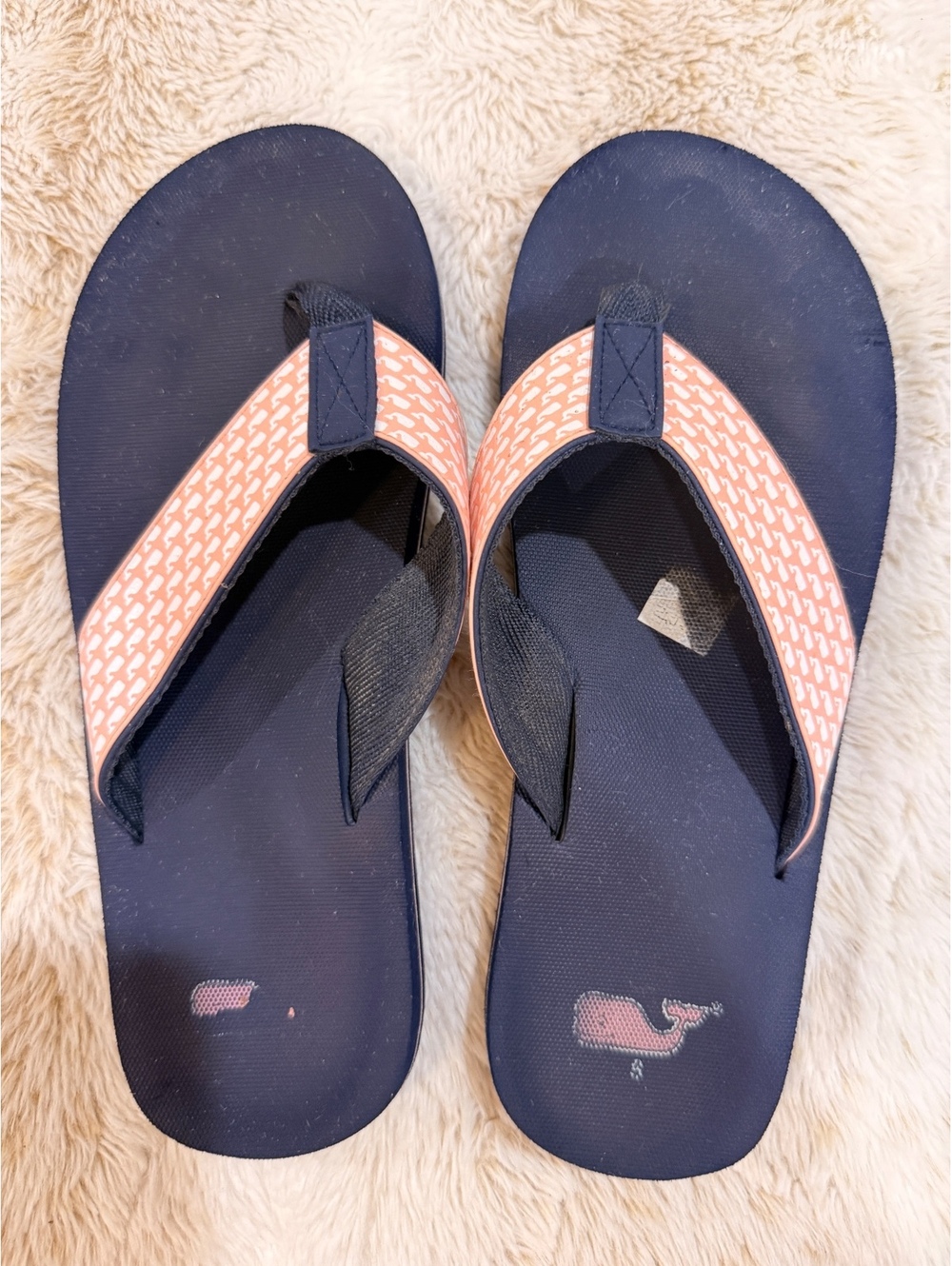 Vineyard Vines Navy flip flops with pink straps